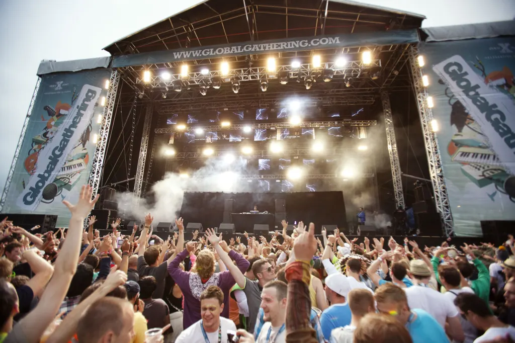 Festivalgoers and atmosphere at Global Gathering 2010